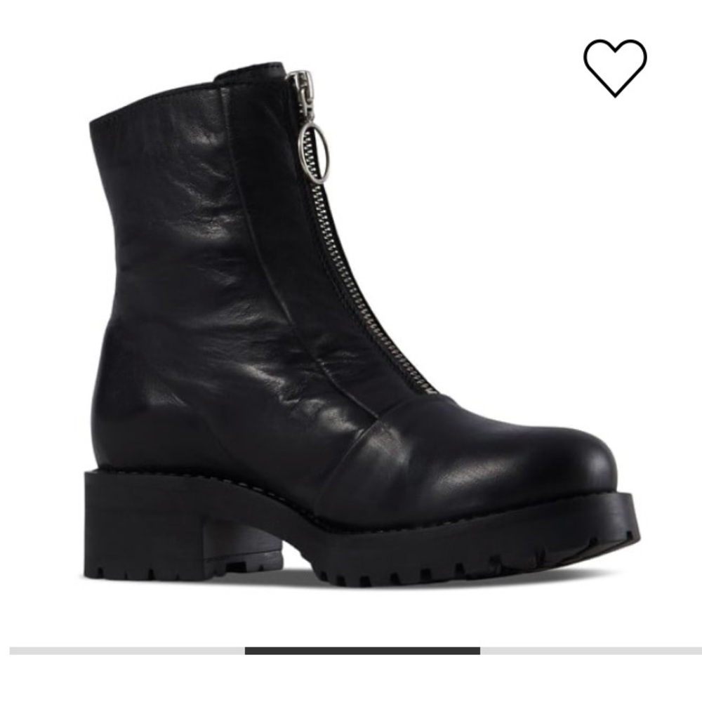 Black Leather Chelsea Quinn Boots -8